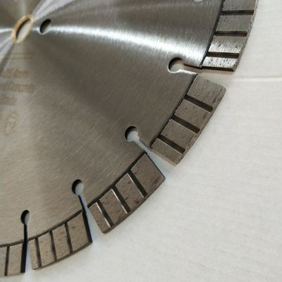 350mm que o laser soldou o turbocompressor do diamante segmentado viu a lâmina cortando o concreto reforçado